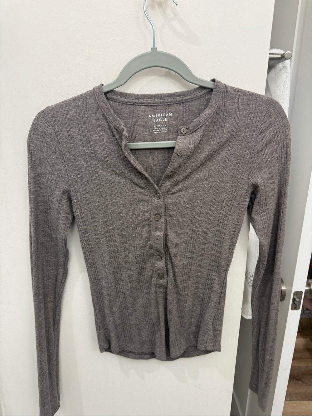 American Eagle Outfitters Ribbed Long-Sleeve Henley in Heather Gray